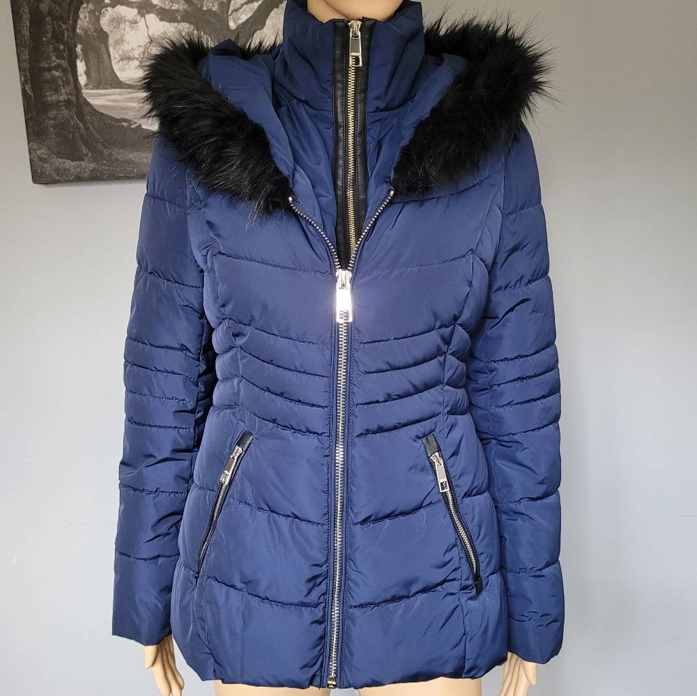 Guess Navy puffer coat NWOT